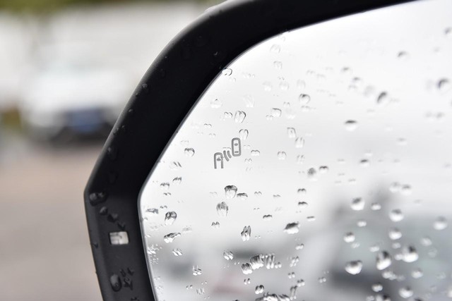 Volkswagen Atlas Cross Sport Vehicle Image 10