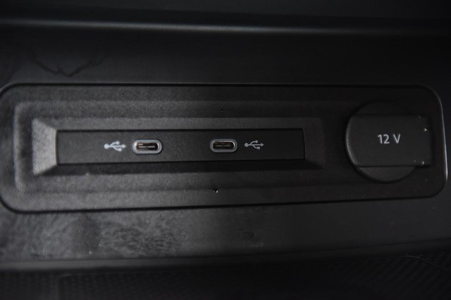 Volkswagen Atlas Cross Sport Vehicle Image 16