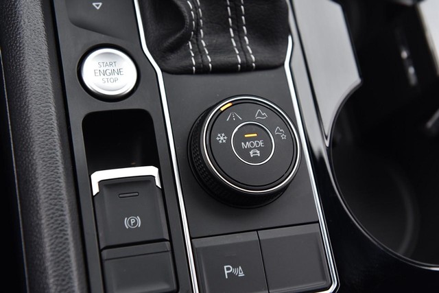 Volkswagen Atlas Cross Sport Vehicle Image 17