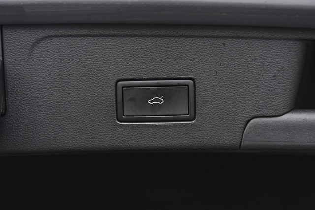 Volkswagen Atlas Cross Sport Vehicle Image 26