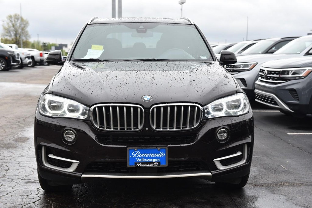 BMW X5 Vehicle Full-screen Gallery Image 04