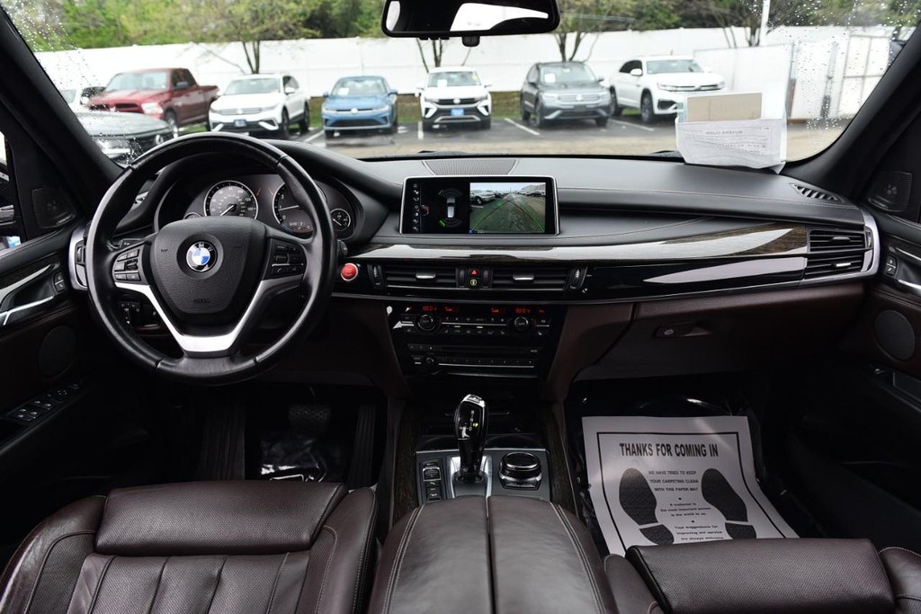 BMW X5 Vehicle Full-screen Gallery Image 07