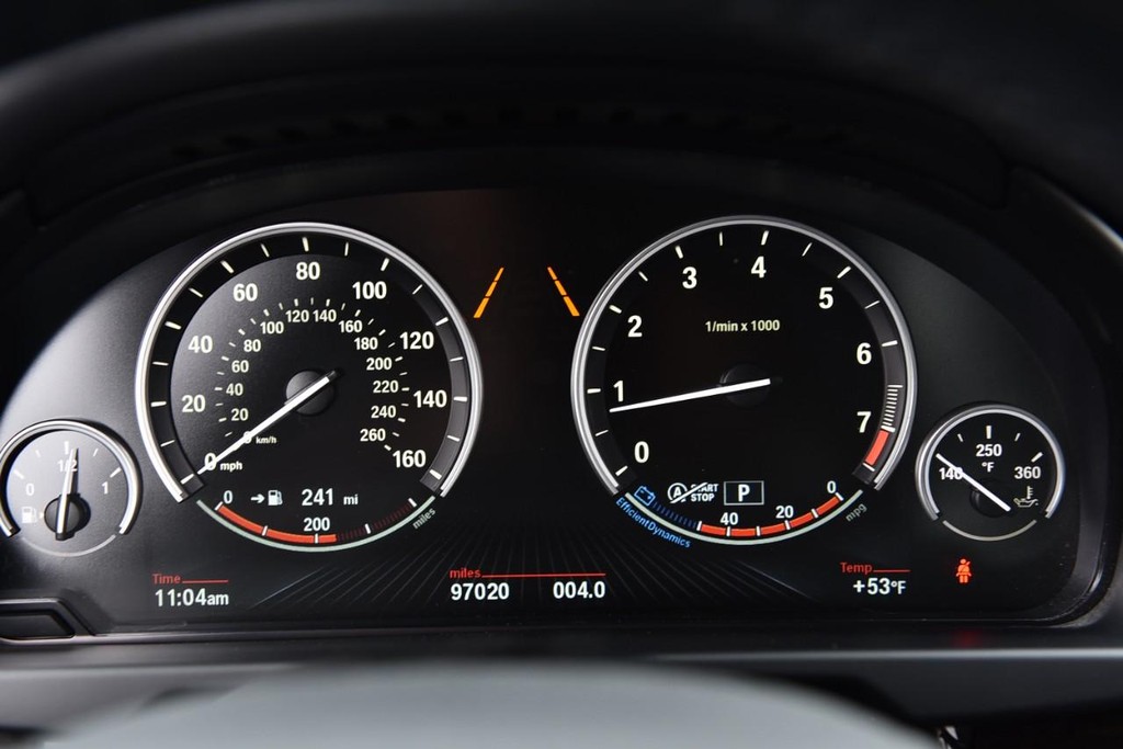 BMW X5 Vehicle Full-screen Gallery Image 12