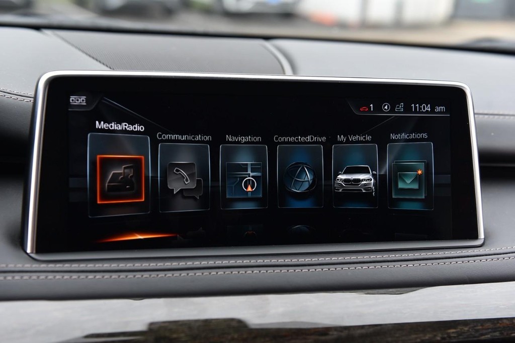 BMW X5 Vehicle Full-screen Gallery Image 14