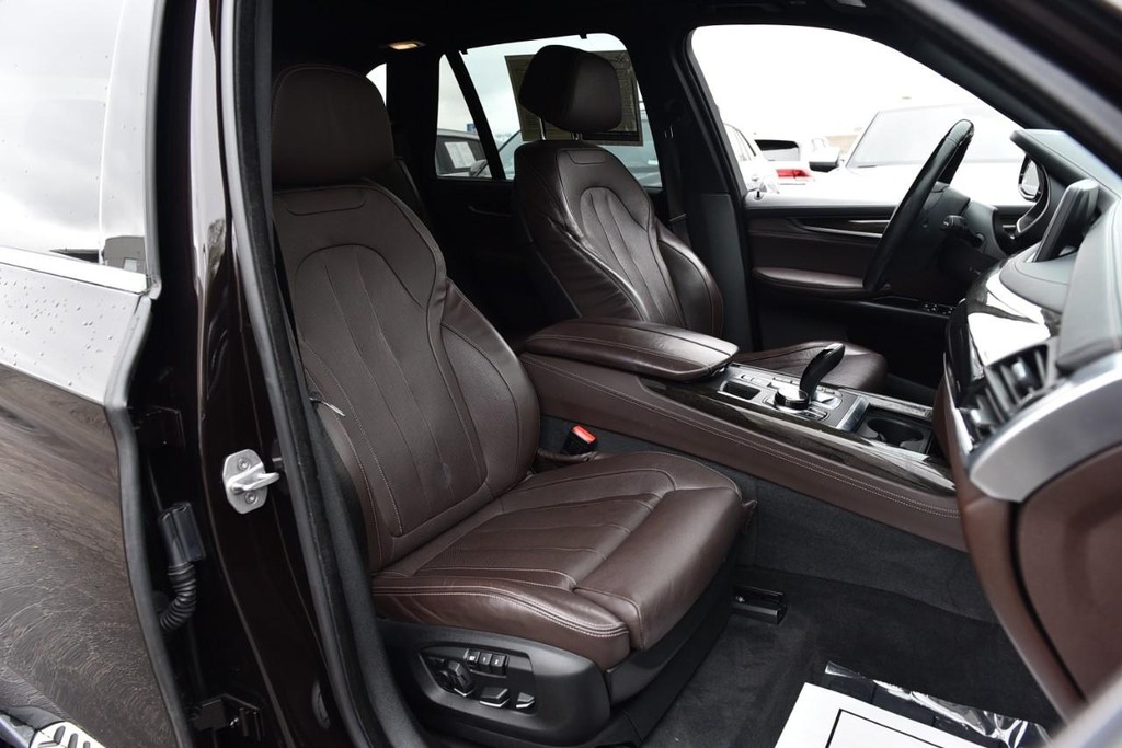 BMW X5 Vehicle Full-screen Gallery Image 21