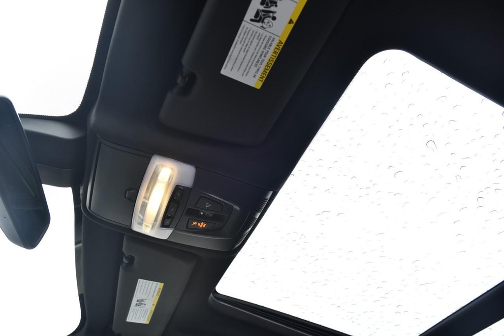 BMW X5 Vehicle Full-screen Gallery Image 22