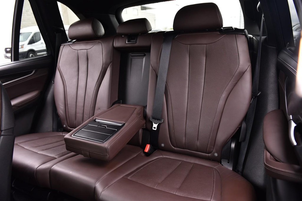 BMW X5 Vehicle Full-screen Gallery Image 23