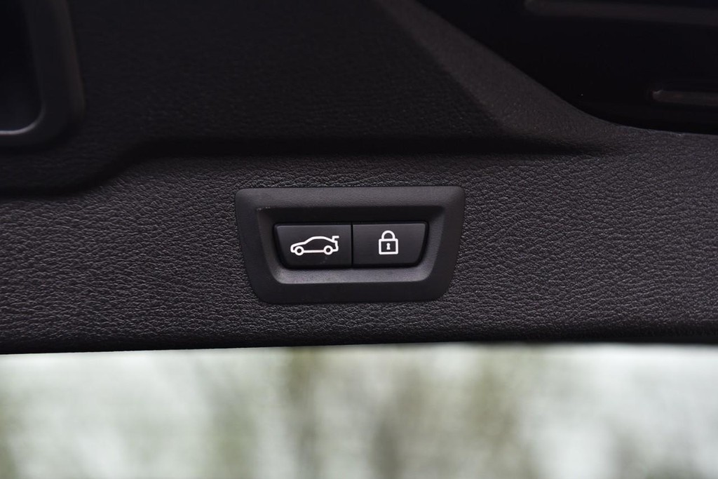 BMW X5 Vehicle Full-screen Gallery Image 27