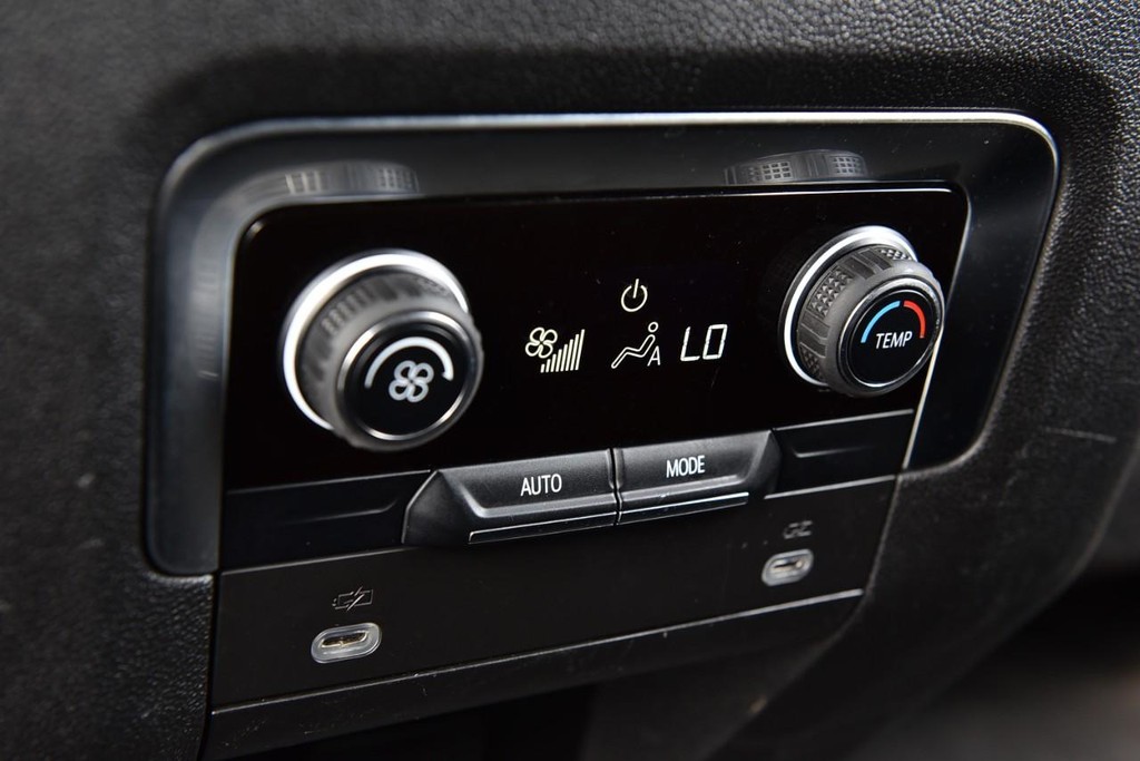 Chevrolet Tahoe Vehicle Full-screen Gallery Image 23