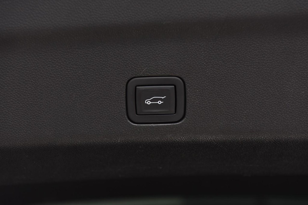 Chevrolet Tahoe Vehicle Full-screen Gallery Image 26