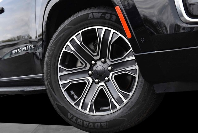 Jeep Wagoneer Vehicle Image 03