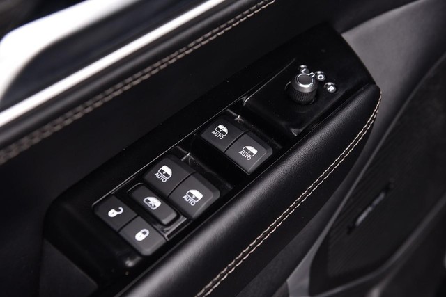 Jeep Wagoneer Vehicle Image 08