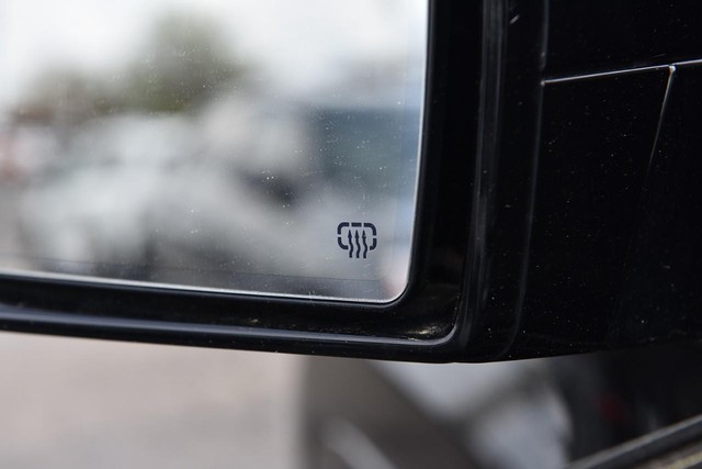 Jeep Wagoneer Vehicle Image 11