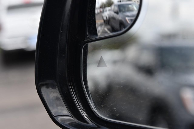 Jeep Wagoneer Vehicle Image 12