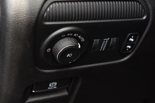 Jeep Wagoneer Vehicle Image 13