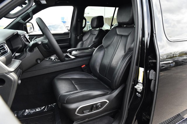 Jeep Wagoneer Vehicle Image 21