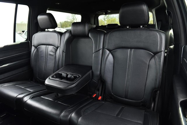 Jeep Wagoneer Vehicle Image 23