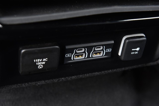 Jeep Wagoneer Vehicle Image 25