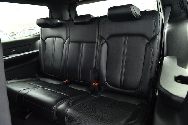 Jeep Wagoneer Vehicle Image 26