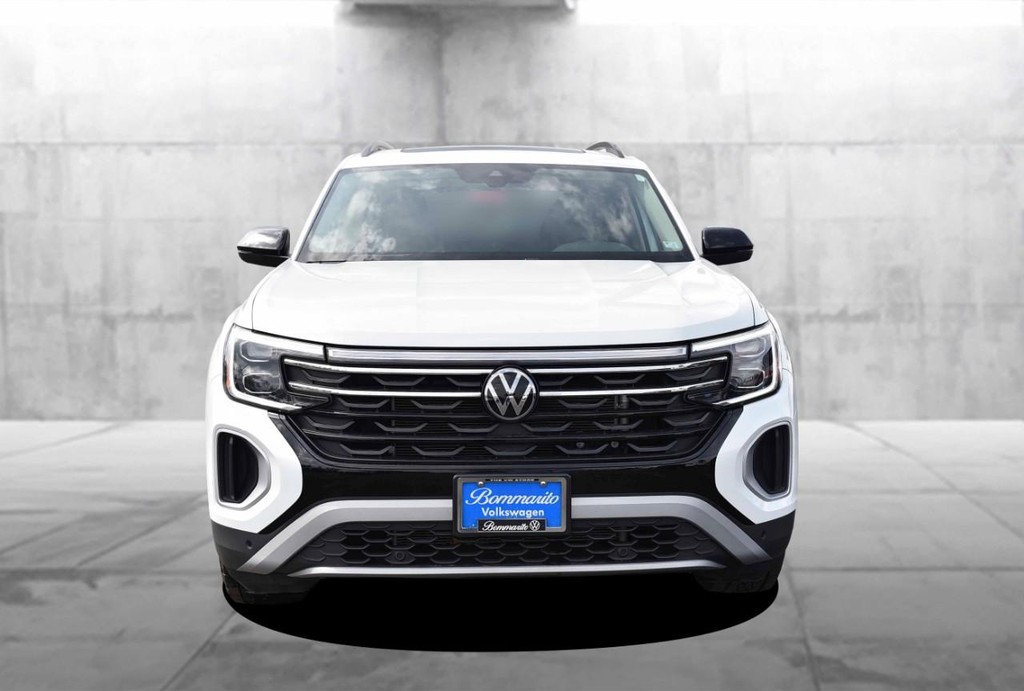 Volkswagen Atlas Vehicle Full-screen Gallery Image 4
