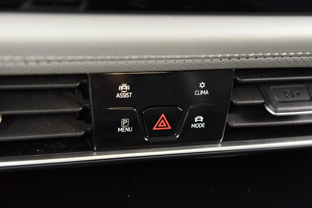 Volkswagen Atlas Vehicle Full-screen Gallery Image 15
