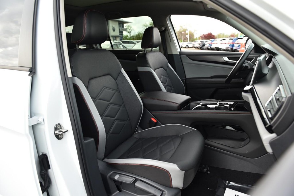 Volkswagen Atlas Vehicle Full-screen Gallery Image 20