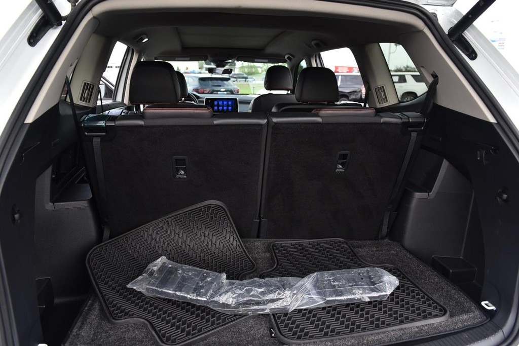 Volkswagen Atlas Vehicle Full-screen Gallery Image 26