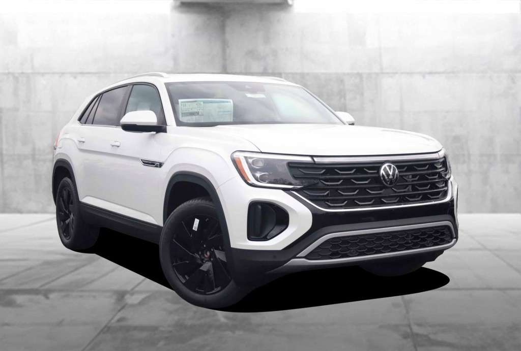 Volkswagen Atlas Cross Sport Vehicle Full-screen Gallery Image 2