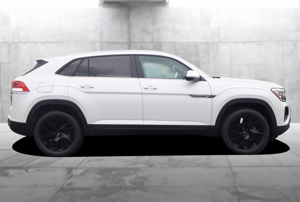 Volkswagen Atlas Cross Sport Vehicle Full-screen Gallery Image 5