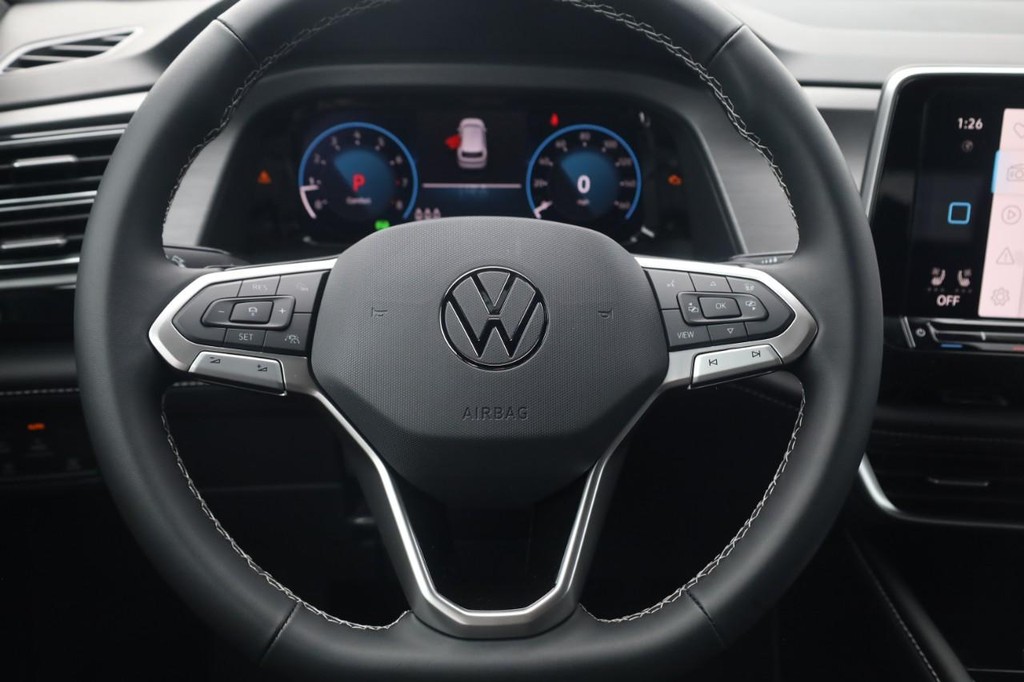 Volkswagen Atlas Cross Sport Vehicle Full-screen Gallery Image 8