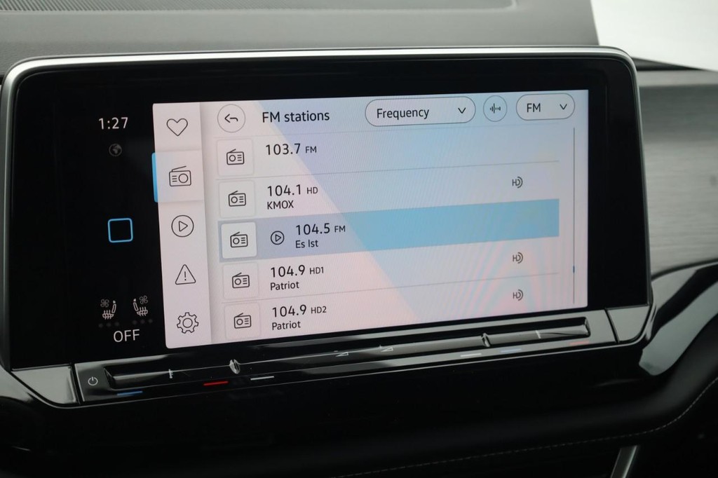Volkswagen Atlas Cross Sport Vehicle Full-screen Gallery Image 15