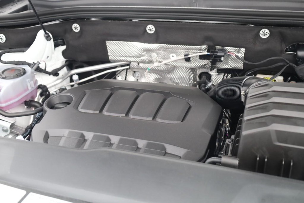 Volkswagen Atlas Cross Sport Vehicle Full-screen Gallery Image 23