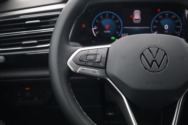 Volkswagen Atlas Cross Sport Vehicle Image 10