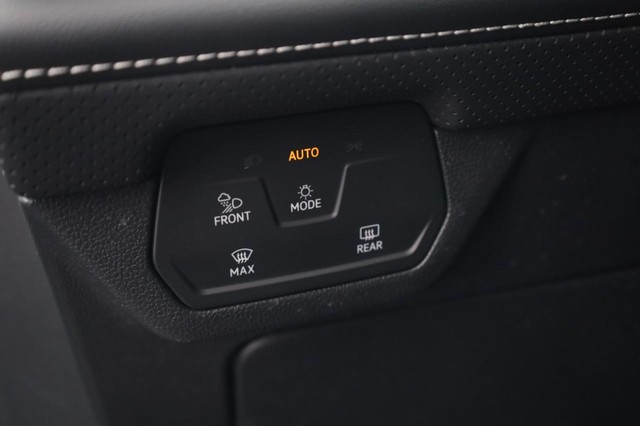 Volkswagen Atlas Cross Sport Vehicle Image 13