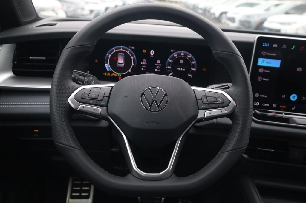 Volkswagen Tiguan Vehicle Full-screen Gallery Image 8