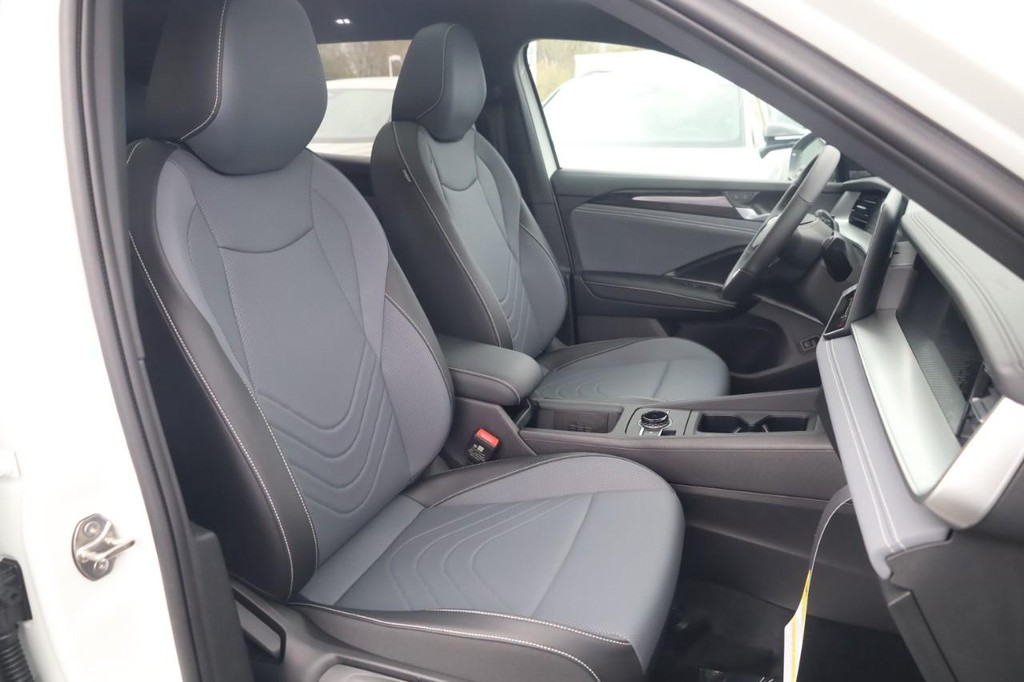 Volkswagen Tiguan Vehicle Full-screen Gallery Image 19
