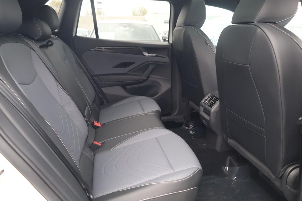Volkswagen Tiguan Vehicle Full-screen Gallery Image 20