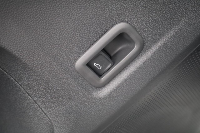 Volkswagen Tiguan Vehicle Image 12
