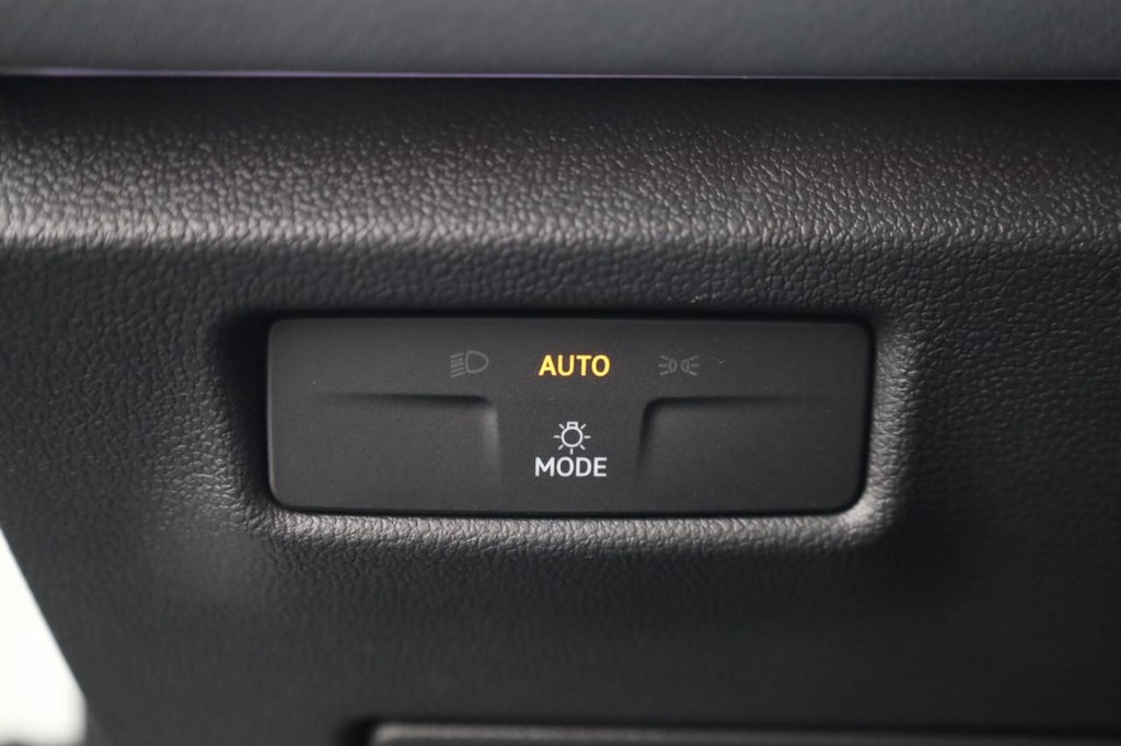 Volkswagen Tiguan Vehicle Full-screen Gallery Image 13