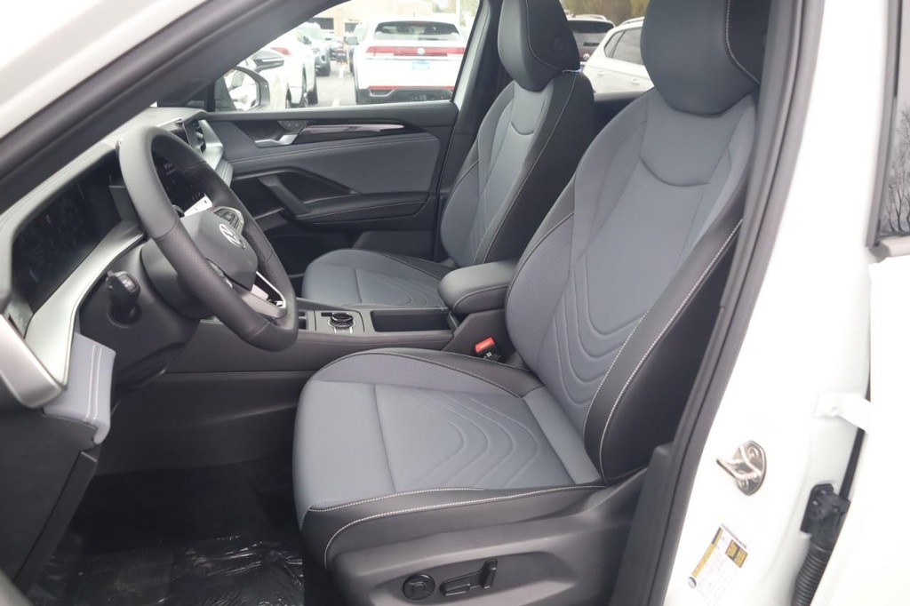 Volkswagen Tiguan Vehicle Full-screen Gallery Image 18