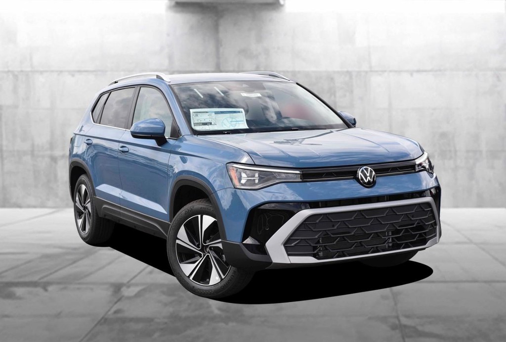Volkswagen Taos Vehicle Full-screen Gallery Image 2
