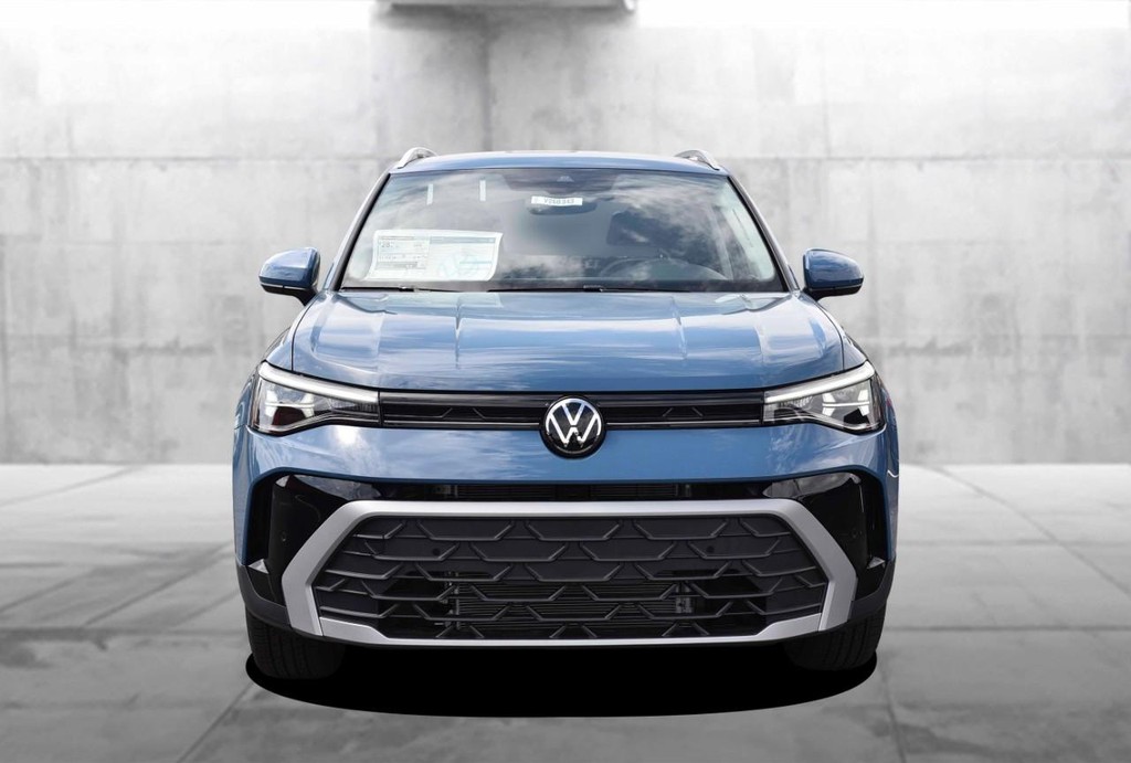 Volkswagen Taos Vehicle Full-screen Gallery Image 4