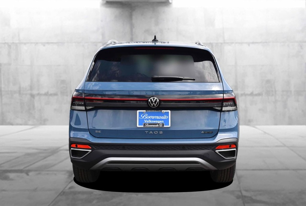Volkswagen Taos Vehicle Full-screen Gallery Image 6