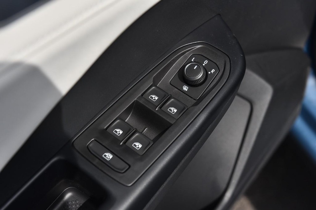 Volkswagen Taos Vehicle Full-screen Gallery Image 8
