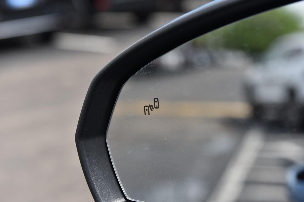 Volkswagen Taos Vehicle Full-screen Gallery Image 9