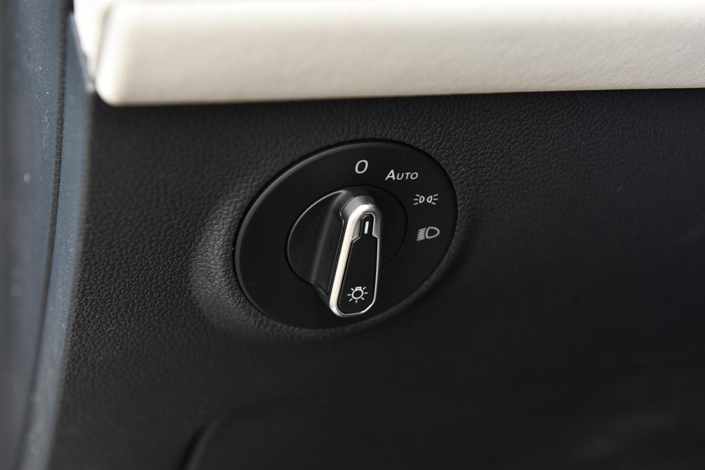 Volkswagen Taos Vehicle Full-screen Gallery Image 10