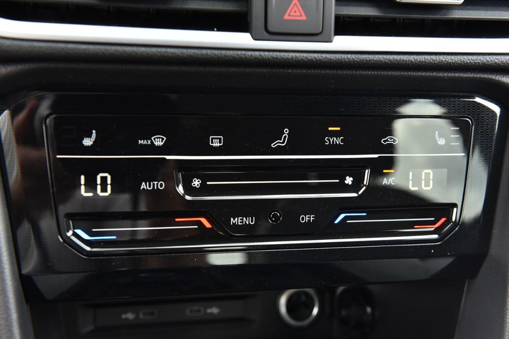 Volkswagen Taos Vehicle Full-screen Gallery Image 14