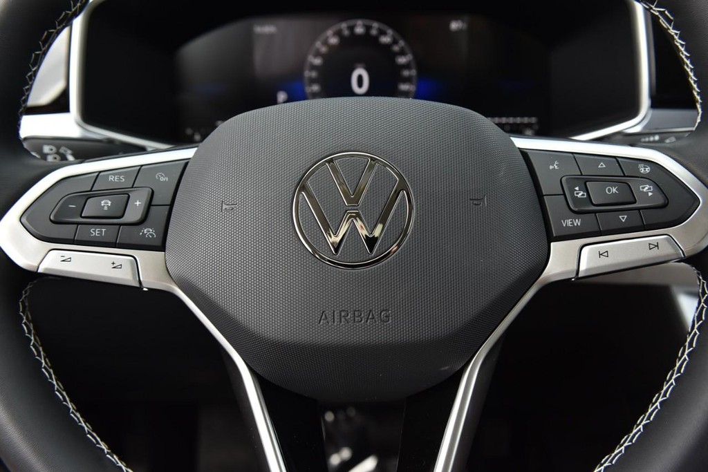 Volkswagen Taos Vehicle Full-screen Gallery Image 19
