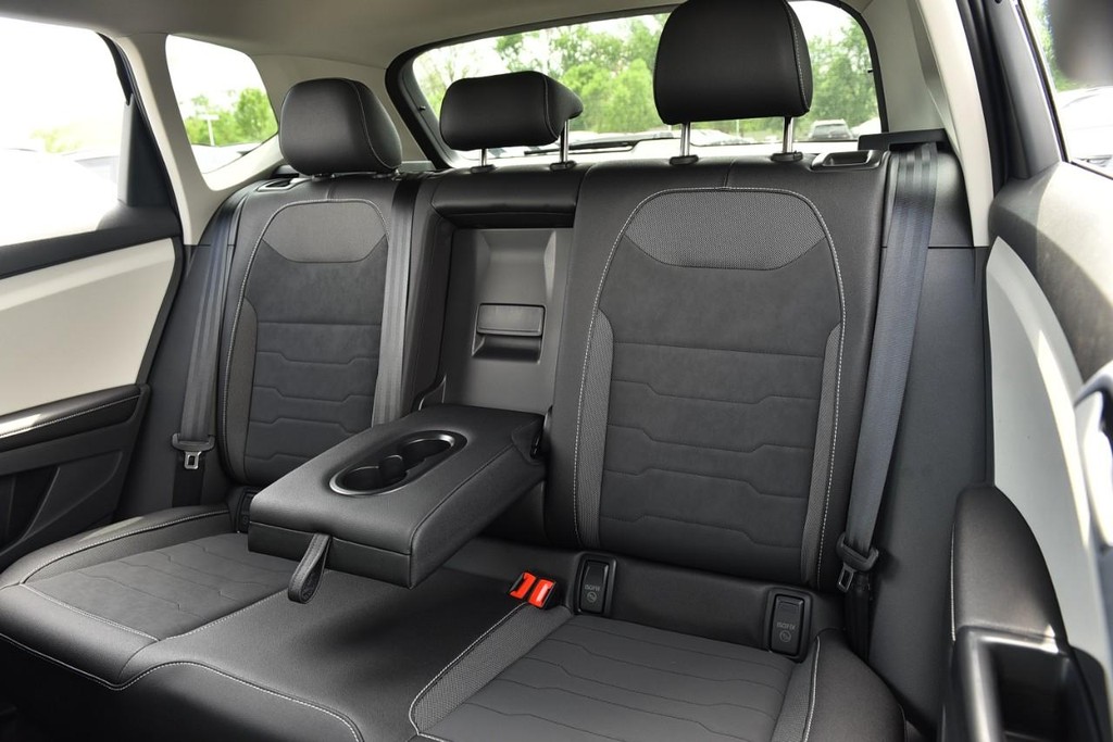 Volkswagen Taos Vehicle Full-screen Gallery Image 22
