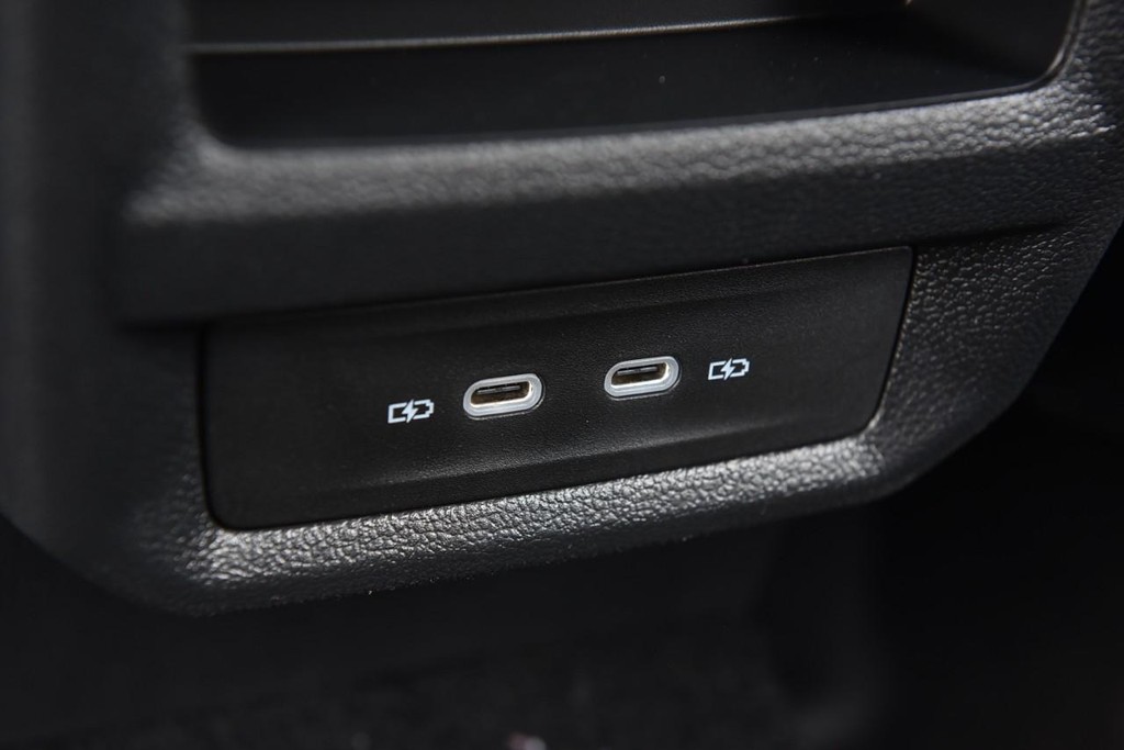 Volkswagen Taos Vehicle Full-screen Gallery Image 24